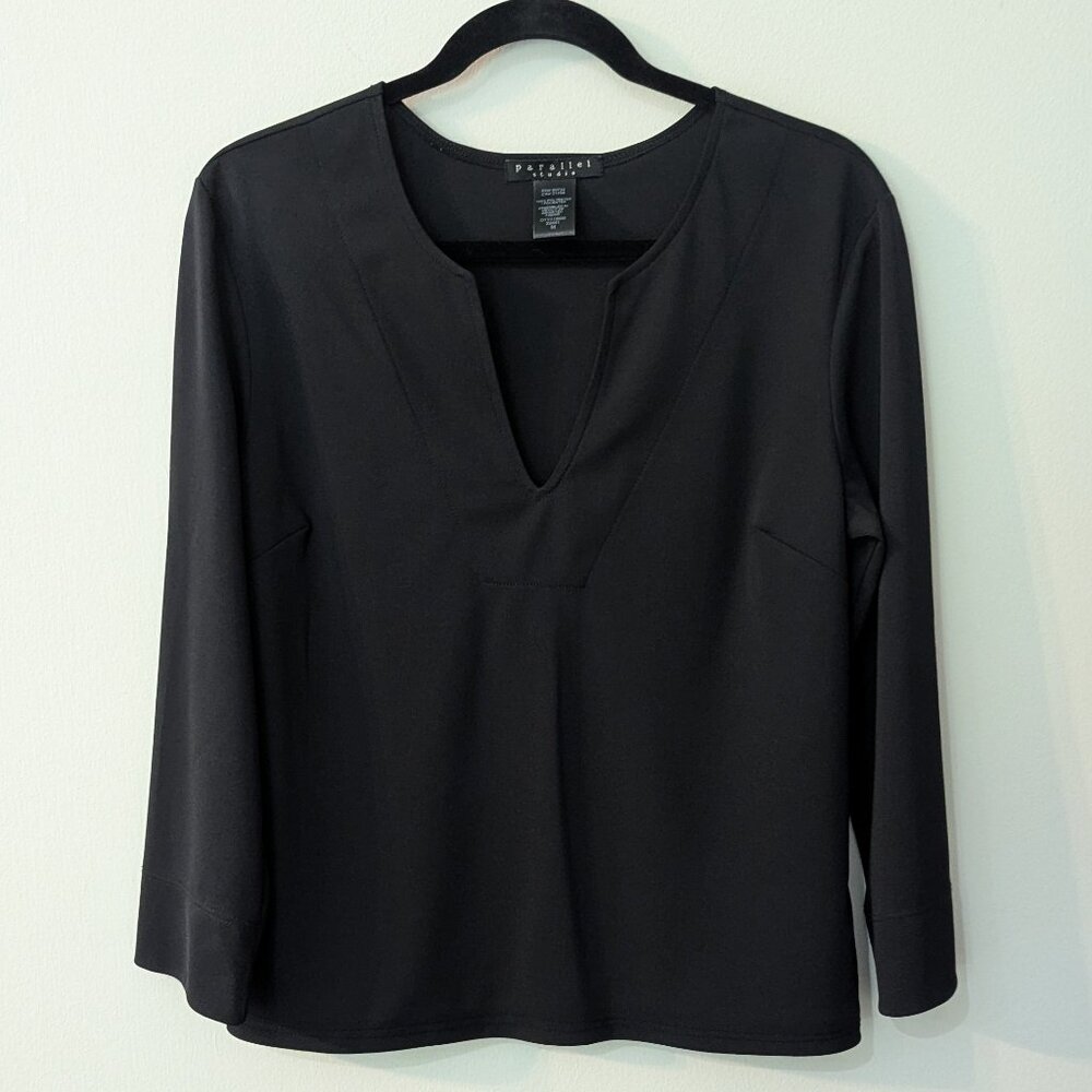 Parallel Studio Women's Black Long Sleeve V-Neck Top. Size Medium.
